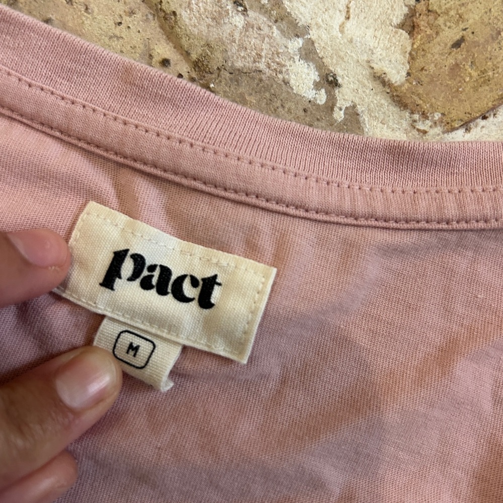 Pact Organic V Neck t-shirt in Mauve